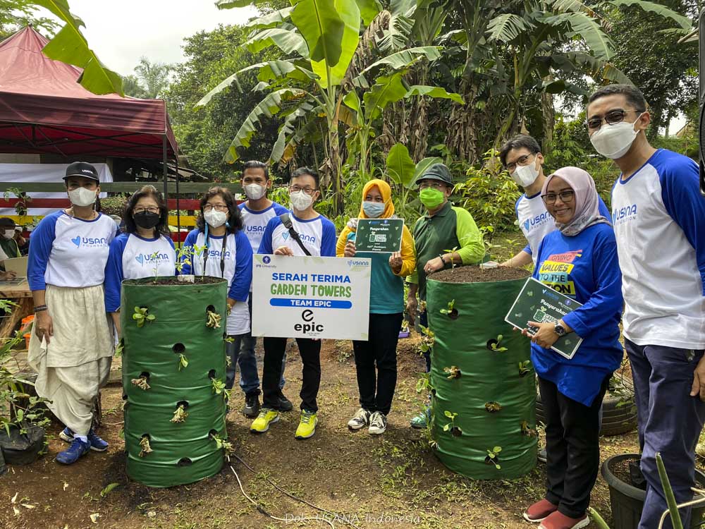 SERAH TERIMA 105 GARDEN TOWERS DARI USANA INDONESIA DAN IPB KEPADA WANITA TANI
